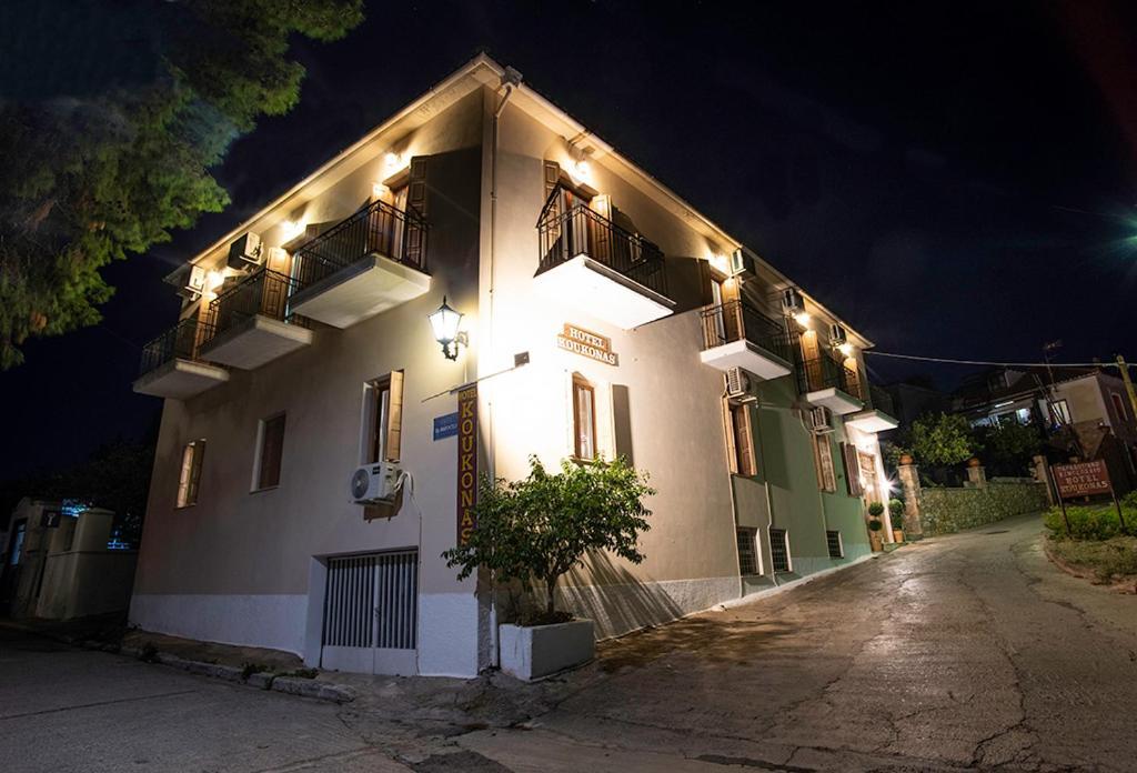 Koukonas Hotel Galaxidi Exterior photo