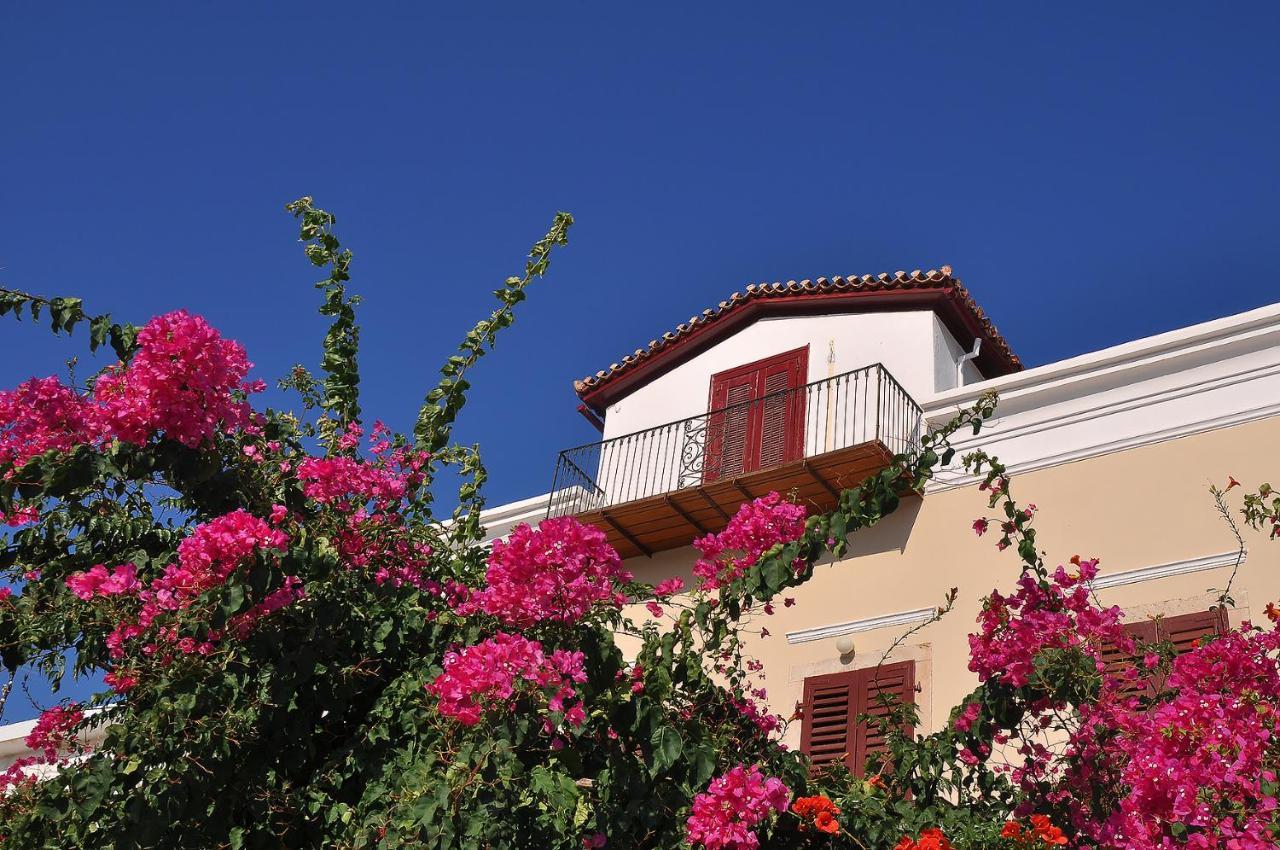 Koukonas Hotel Galaxidi Exterior photo